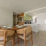 Lujoso Apto de 2 habitaciones en piso 15